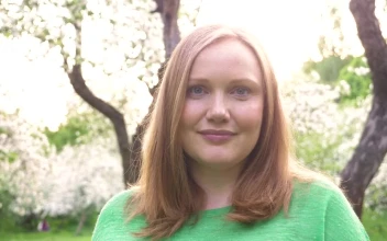 Video Stock Pregnant Woman With Baby Shoes In The Park Free