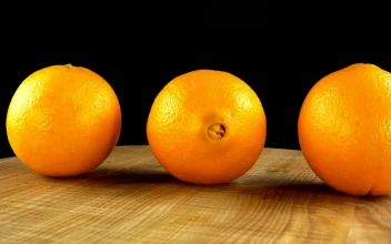Video Stock Presentation Of Oranges Rotating On A Table Free