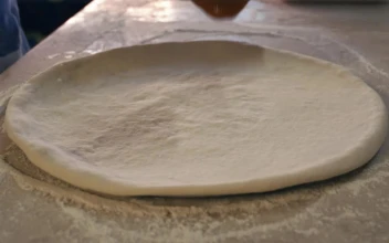 Video Stock Putting Sauce On Pizza Dough Free