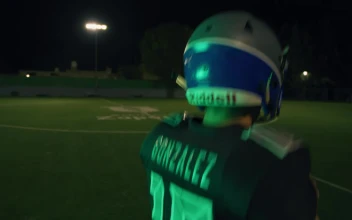 Video Stock Quarterback Throwing The Ball In Practice Free