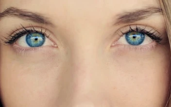 Video Stock Radiant Blue Eyes Of A Woman Free