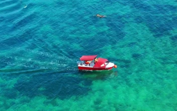 Video Stock Red Boat In Crystal Clear Water Free