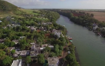 Free Stock Video River Heading Through An Old Part Of The Island