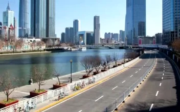Free Stock Video River That Divides A City From Large Skyscrapers