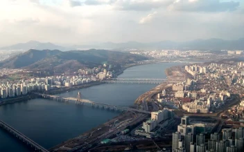 Free Stock Video River That Divides An Immense City From The Heights