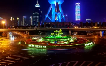 Free Stock Video Roundabout And Shanghai Tower In The Background
