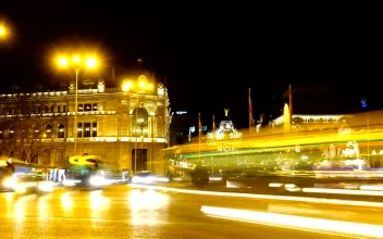 Free Stock Video Roundabout Fountain With Traffic In European City