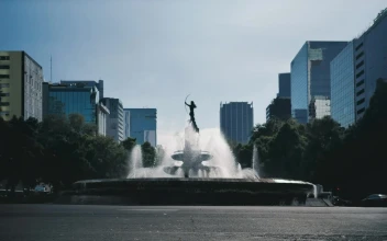 Free Stock Video Roundabout In The Form Of A Fountain In The City