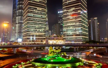 Free Stock Video Roundabout With Traffic And Skyscrapers