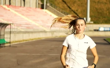 Free Stock Video Runner Gets Motivational Hi Five From Trainer