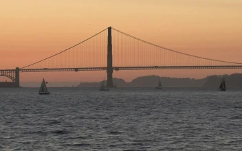 Free Stock Video Sailboats In Front Of The Golden Gate Bridge During Sunset