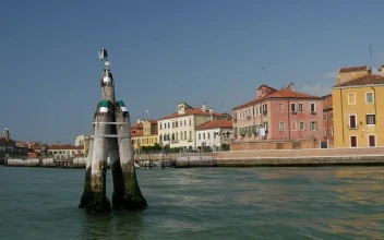 Free Stock Video Sailing In Venice Canals