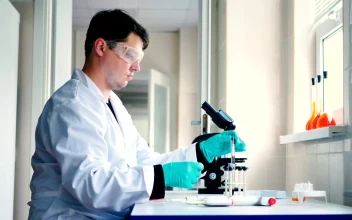 Free Stock Video Scientist In A Laboratory Preparing A Sample