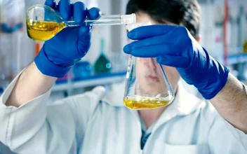 Free Stock Video Scientist Mixing Liquids In A Laboratory