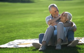 Free Stock Video Senior Couple Enjoying The Outdoors