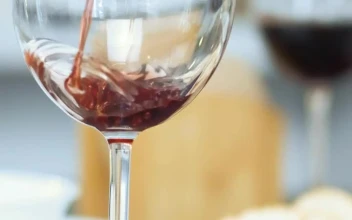 Free Stock Video Serving Wine In A Glass Viewed In Detail