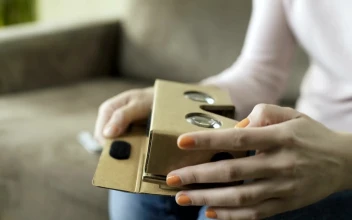 Free Stock Video Setting Up A Virtual Reality Headset