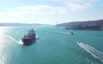 Free Stock Video Ships Sailing Towards The Camera