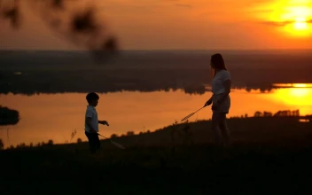 Free Stock Video Siblings Playing Badminton In The Sunset