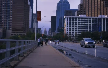 Free Stock Video Sidewalk Of A Big City In A Rotating Shot