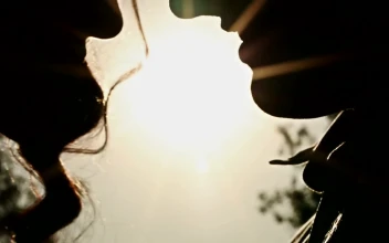 Free Stock Video Silhouette Of A Kissing Couple