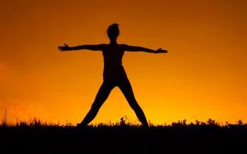 Free Stock Video Silhouette Of A Woman Doing Yoga During A Sunset