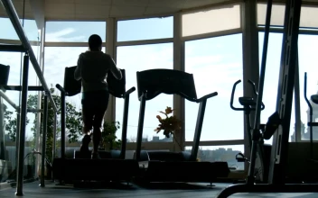 Free Stock Video Silhouette Of A Woman Running In The Treadmill