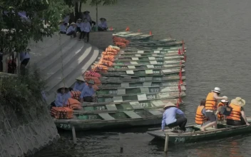 Free Video Stock Small Boat Heating Out With Tourists