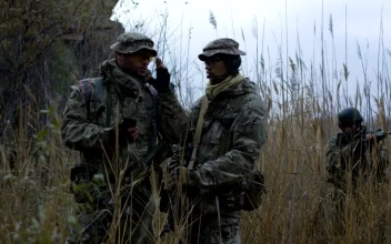 Free Video Stock Soldier Giving Instructions On The Battlefield