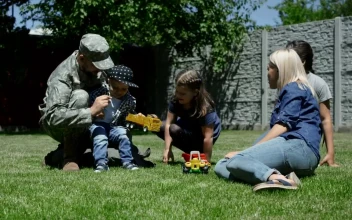 Free Video Stock Soldier Spending Time With Family In The Garden