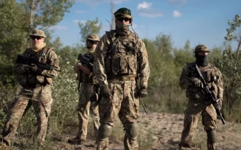 Free Video Stock Soldiers Posing In Nature