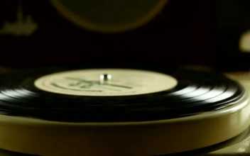 Free Video Stock Spinning Vinyl On A Vintage Turntable
