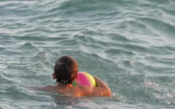 Free Video Stock Splashing In The Waves