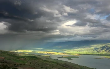Free Video Stock Storm Clouds Approaching The Valley