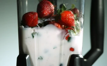 Free Video Stock Strawberries And Blueberries In The Blender