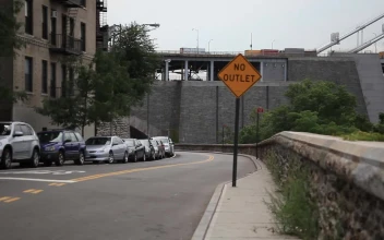 Free Video Stock Street Sign By The Washington Bridge