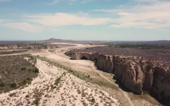 Free Video Stock Sunny Desert Plateau