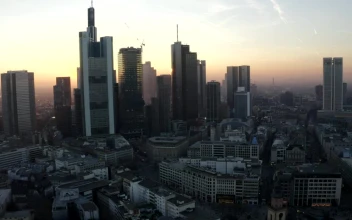 Free Video Stock Sunrise Behind The Skyscrapers Of Frankfurt