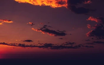 Free Video Stock sunrise shining through thick clouds