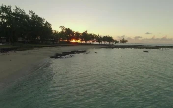 Free Video Stock sunset at the edge of an island