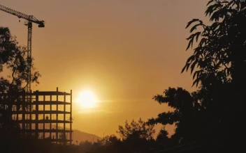 Free Video Stock sunset behind a building under construction