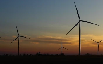 Free Video Stock sunset in the countryside with wind turbines working