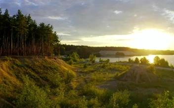Free Video Stock sunset on a river next to a valley