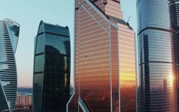 Free Video Stock sunset reflecting on skyscraper windows