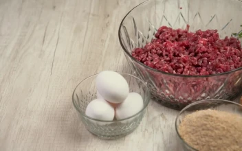 Free Video Stock supplies to make meat in sauce