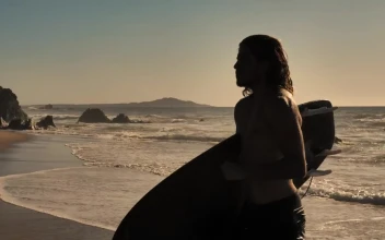 Free Video Stock surfer jogging on the beach with a board