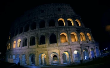 Free Video Stock taking a photo at the coliseum