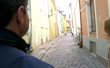 Free Video Stock taking photos during a city trip
