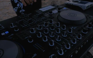 Free Video Stock talented dj playing in a desert in a close up shot