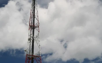 Free Video Stock tall broadcast tower